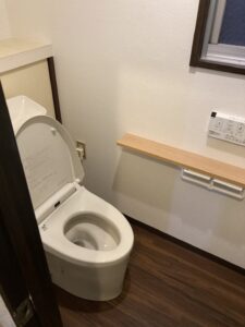 【滋賀県草津市】トイレリフォーム施工事例|カスカディーナからアメージュZフチレスへ交換