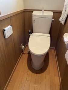 草津市 毎日のお掃除がぐっとラクになったトイレリフォーム